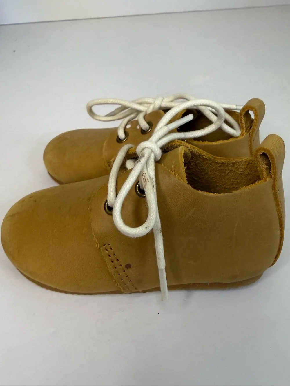 Piper Finn Classic Baby Moccasin Lace-Up Shoes in Tan